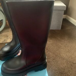 Black water boots
